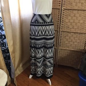 🌸SUMMER SALE🌼 Chicos long geometric print skirt